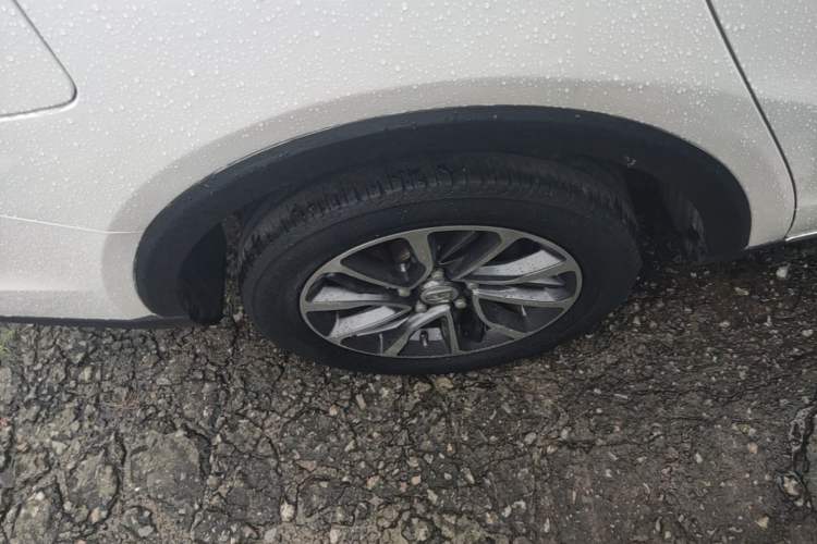 Used Baojun 730 2017 1.8L iAMT Luxury Version 7-Seater Right Rear Wheel Hub