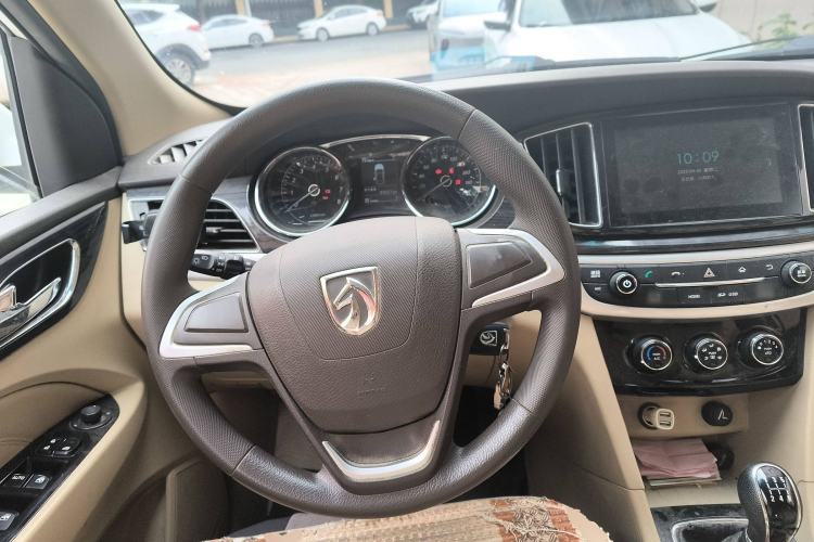 Used Baojun 730 2017 1.5T Manual Fashion Version 7 Seats China V Emission Standard Steering Wheel