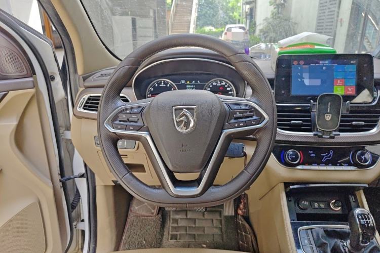 Used Baojun 730 2017 1.5T Manual Style 7 Seats China V Steering Wheel