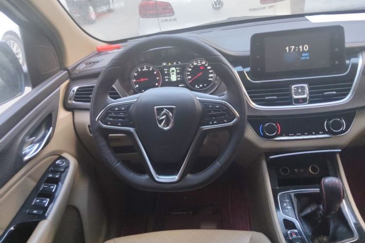 Used Baojun 730 2017 1.5T Manual Style 7 Seats China V Steering Wheel