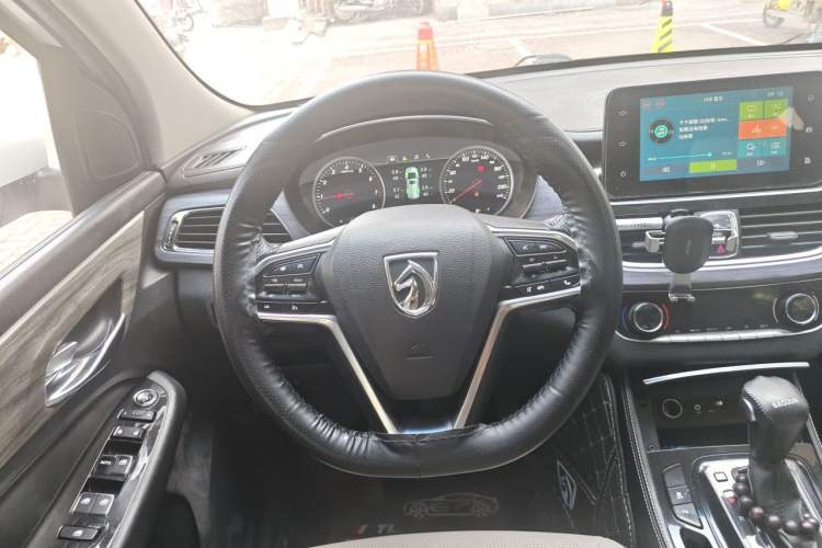 Used Baojun 730 2017 1.5T DCT Fashion Edition 7-Seater China V Emission Standard Steering Wheel