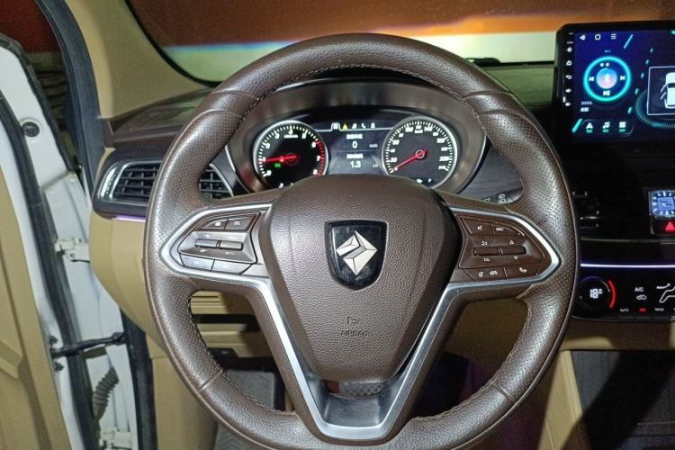 Used Baojun 730 2017 1.8L iAMT Prestige Version 7 Seats Steering Wheel