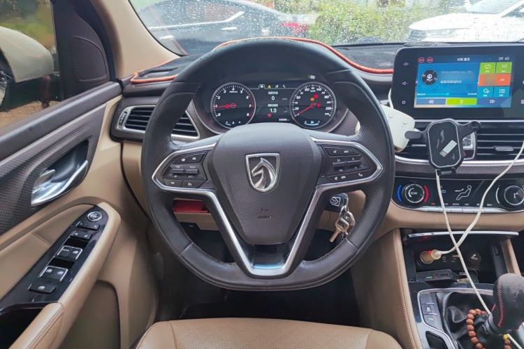 Used Baojun 730 2017 1.5T Manual Style 7 Seats China V Steering Wheel