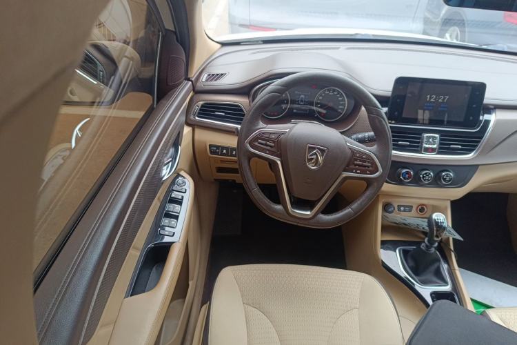 Used Baojun 730 2017 1.5T Manual Fashion Version 7 Seats China V Emission Standard Steering Wheel