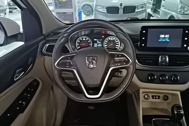 Used Baojun 730 2017 1.5T Manual Fashion Version 7 Seats China V Emission Standard Steering Wheel