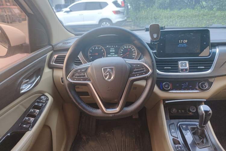 Used Baojun 730 2017 1.8L iAMT Prestige Version 7 Seats Steering Wheel