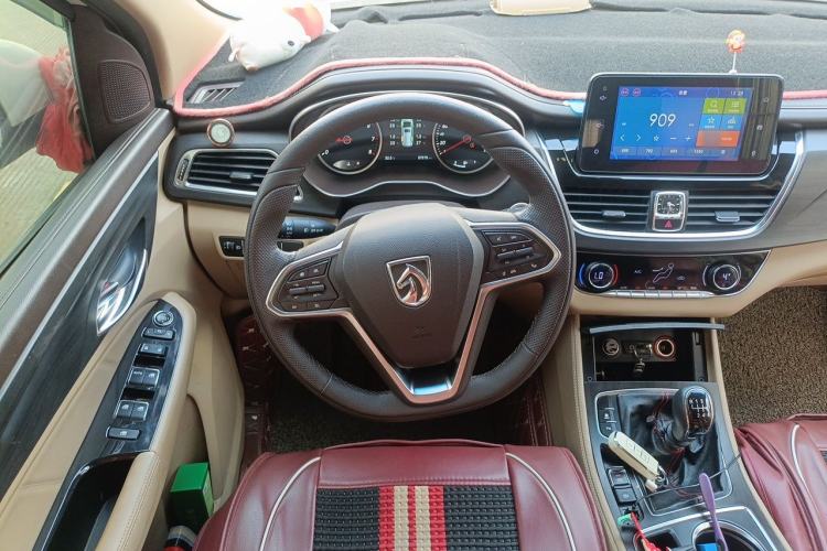 Used Baojun 730 2017 1.5T Manual Prestige Version 7 Seats Steering Wheel