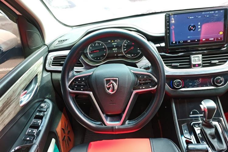 Used Baojun 730 2017 1.5T DCT Fashion Edition 7-Seater China V Emission Standard Steering Wheel