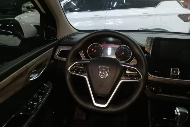 Used Baojun 730 2017 1.5T DCT Flagship Model 7 Seats China V Emission Standard Steering Wheel