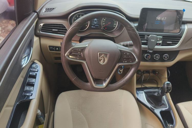 Used Baojun 730 2017 1.5T Manual Fashion Version 7 Seats China V Emission Standard Steering Wheel