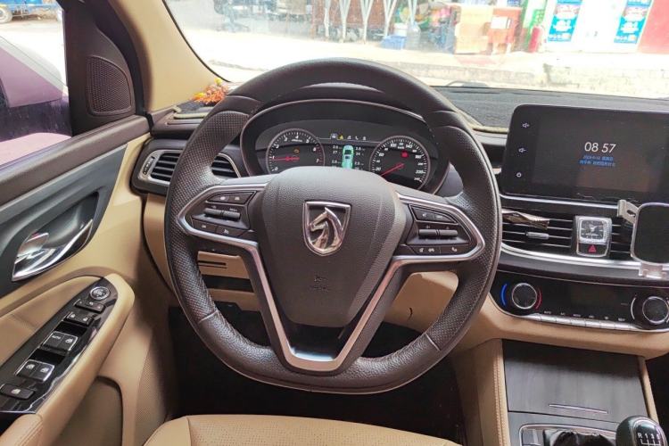 Used Baojun 730 2017 1.5T Manual Prestige Version 7 Seats Steering Wheel