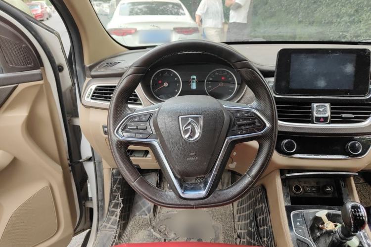 Used Baojun 730 2017 1.5T Manual Style 7 Seats China V Steering Wheel