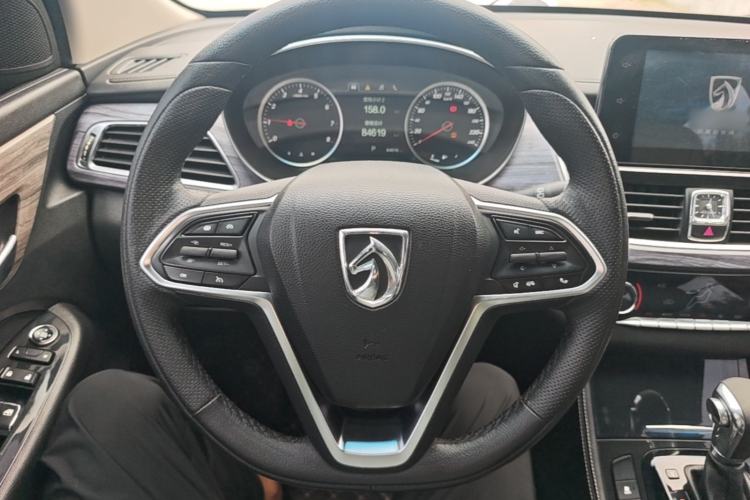 Used Baojun 730 2017 1.5T DCT Fashion Edition 7-Seater China V Emission Standard Steering Wheel