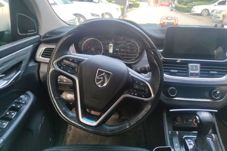 Used Baojun 730 2017 1.5T DCT Flagship Model 7 Seats China V Emission Standard Steering Wheel