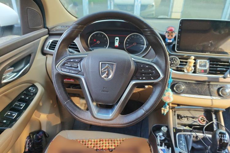 Used Baojun 730 2017 1.5T Manual Style 7 Seats China V Steering Wheel
