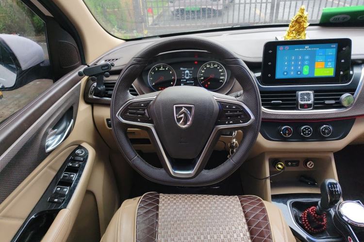 Used Baojun 730 2017 1.5T Manual Fashion Version 7 Seats China V Emission Standard Steering Wheel