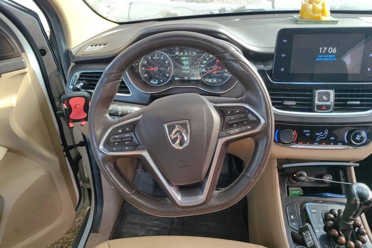 Used Baojun 730 2017 1.8L iAMT Prestige Version 7 Seats Steering Wheel
