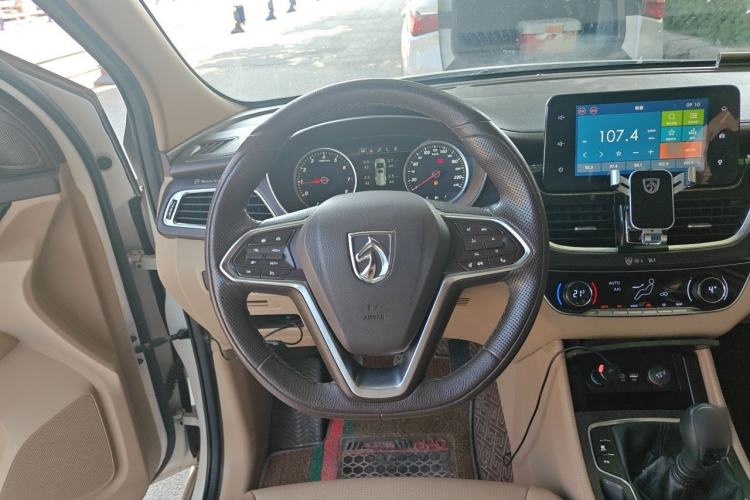 Used Baojun 730 2017 1.5T Manual Prestige Version 7 Seats Steering Wheel