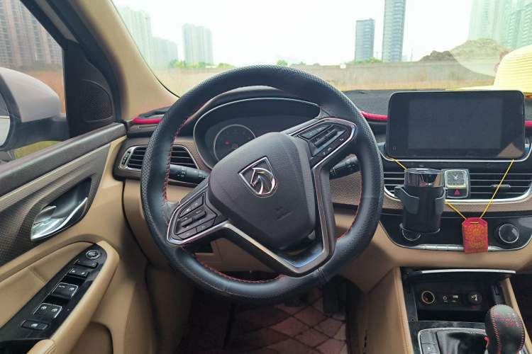 Used Baojun 730 2017 1.5T Manual Style 7 Seats China V Steering Wheel