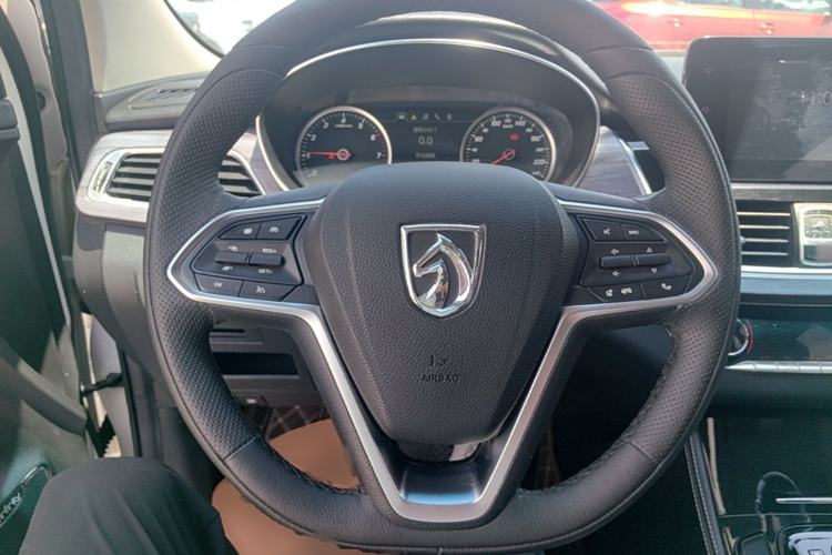 Used Baojun 730 2017 1.5T DCT Flagship Model 7 Seats China V Emission Standard Steering Wheel