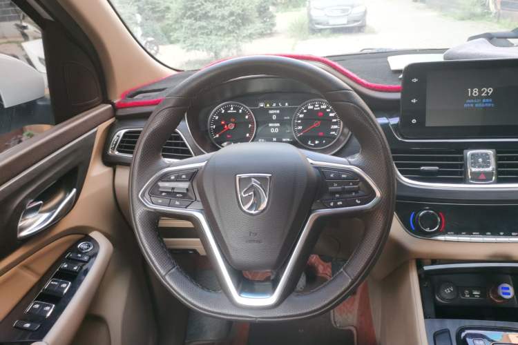 Used Baojun 730 2017 1.8L iAMT Prestige Version 7 Seats Steering Wheel