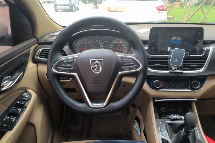 Used Baojun 730 2017 1.5T Manual Prestige Version 7 Seats Steering Wheel