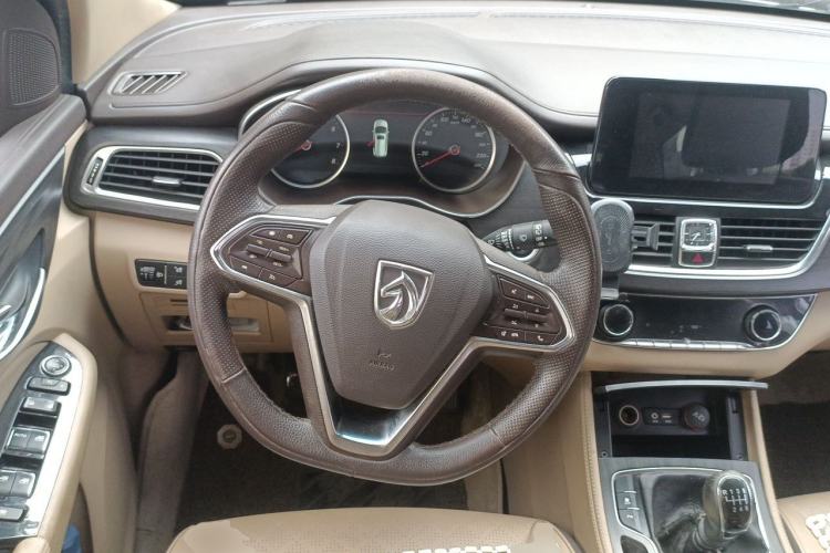 Used Baojun 730 2017 1.5T Manual Prestige Version 7 Seats Steering Wheel