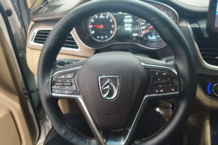 Used Baojun 730 2017 1.5T Manual Style 7 Seats China V Steering Wheel