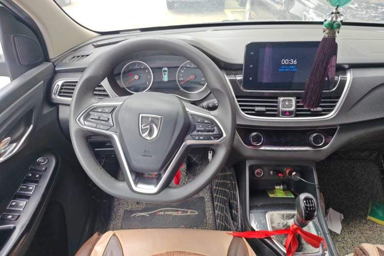 Used Baojun 730 2017 1.5T Manual Fashion Version 7 Seats China V Emission Standard Steering Wheel