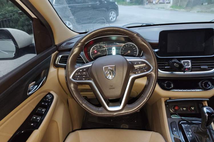Used Baojun 730 2017 1.8L iAMT Prestige Version 7 Seats Steering Wheel