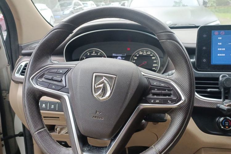 Used Baojun 730 2017 1.5T Manual Fashion Version 7 Seats China V Emission Standard Steering Wheel