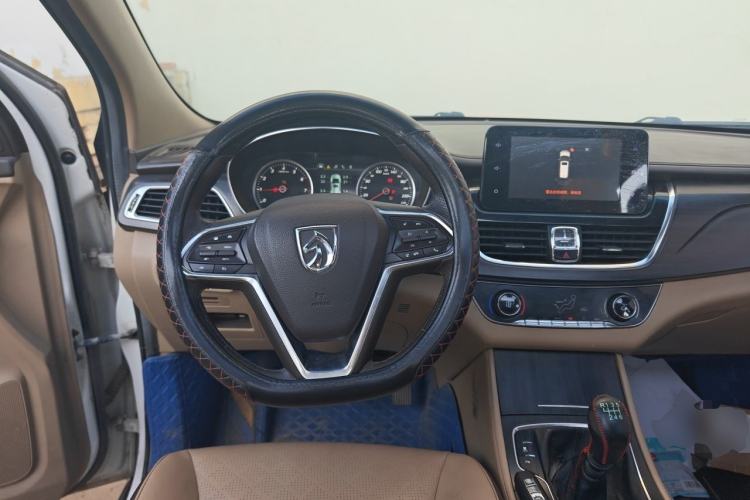 Used Baojun 730 2017 1.5T Manual Prestige Version 7 Seats Steering Wheel