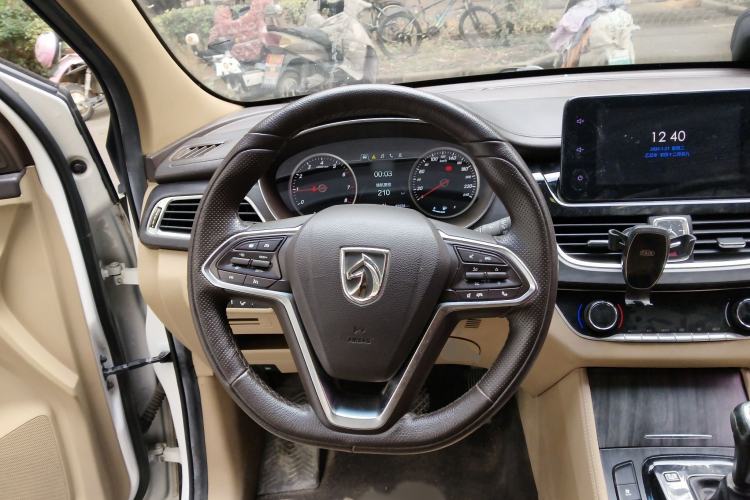 Used Baojun 730 2017 1.8L iAMT Prestige Version 7 Seats Steering Wheel