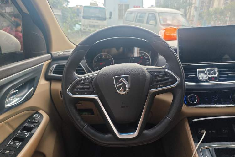 Used Baojun 730 2017 1.5T Manual Prestige Version 7 Seats Steering Wheel