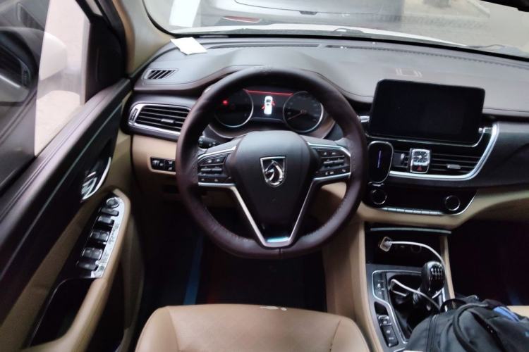 Used Baojun 730 2017 1.5T Manual Prestige Version 7 Seats Steering Wheel
