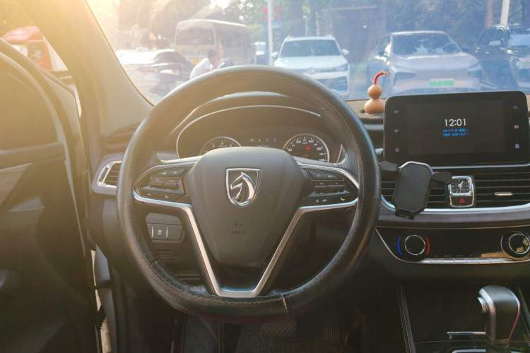 Used Baojun 730 2017 1.5T DCT Fashion Edition 7-Seater China V Emission Standard Steering Wheel