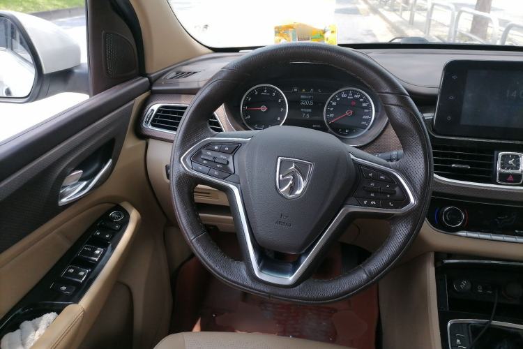 Used Baojun 730 2017 1.5T Manual Style 7 Seats China V Steering Wheel