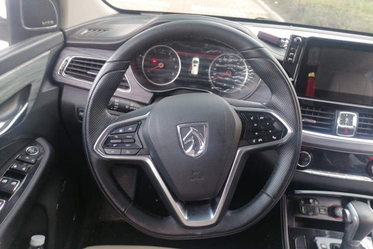 Used Baojun 730 2017 1.5T DCT Flagship Model 7 Seats China V Emission Standard Steering Wheel