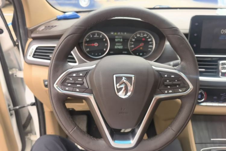 Used Baojun 730 2017 1.5T Manual Prestige Version 7 Seats Steering Wheel