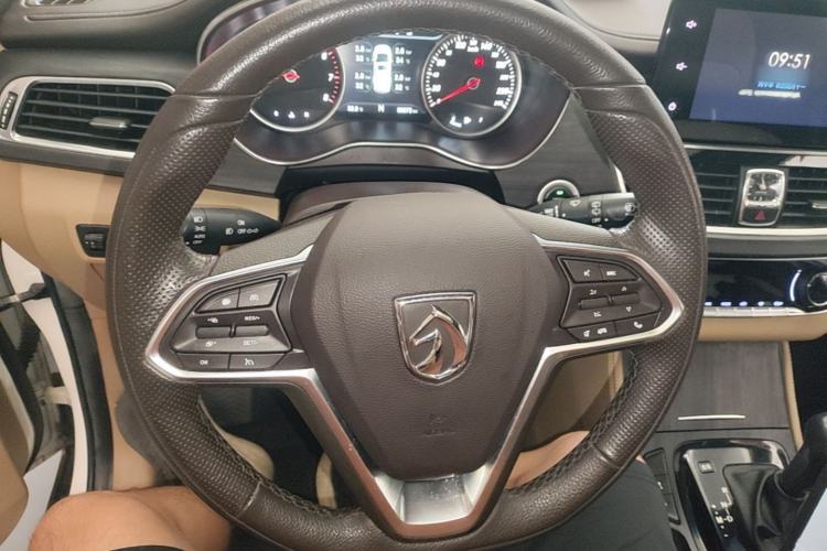 Used Baojun 730 2017 1.8L iAMT Prestige Version 7 Seats Steering Wheel