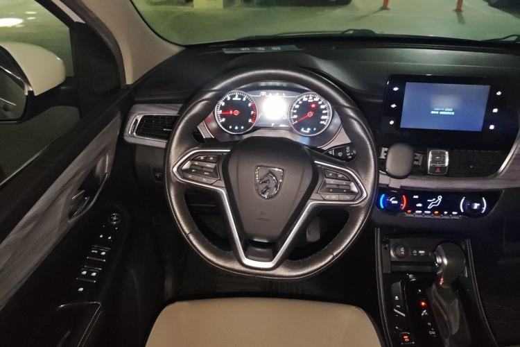 Used Baojun 730 2017 1.5T DCT Fashion Edition 7-Seater China V Emission Standard Steering Wheel