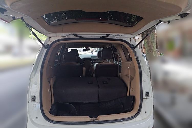 Used Baojun 730 2017 1.8L iAMT Luxury Version 7-Seater Trunk