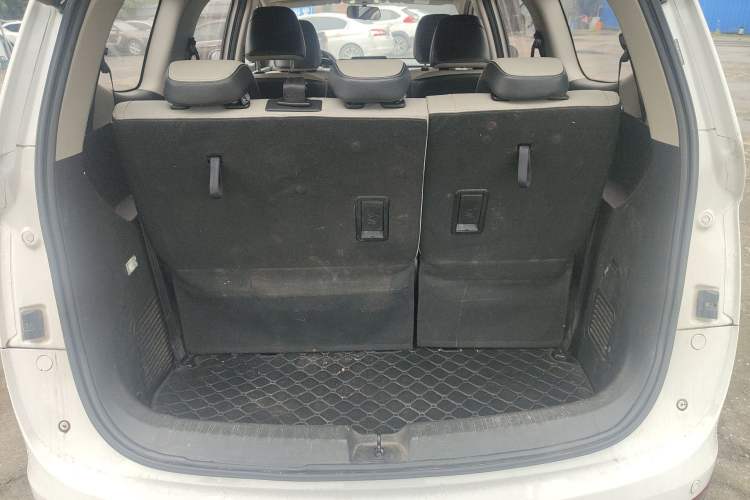 Used Baojun 730 2017 1.5T DCT Fashion Edition 7-Seater China V Emission Standard Trunk