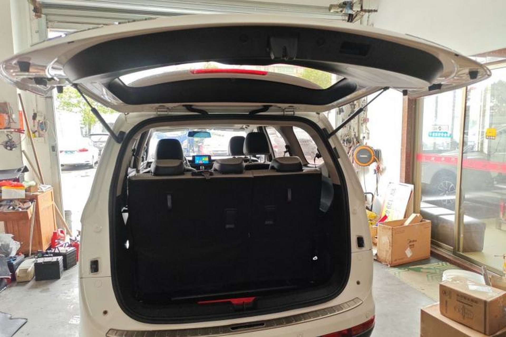 Used Baojun 730 2017 1.5T DCT Fashion Edition 7-Seater China V Emission Standard Trunk