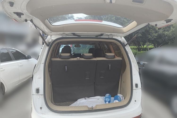 Used Baojun 730 2017 1.8L iAMT Prestige Version 7 Seats Trunk