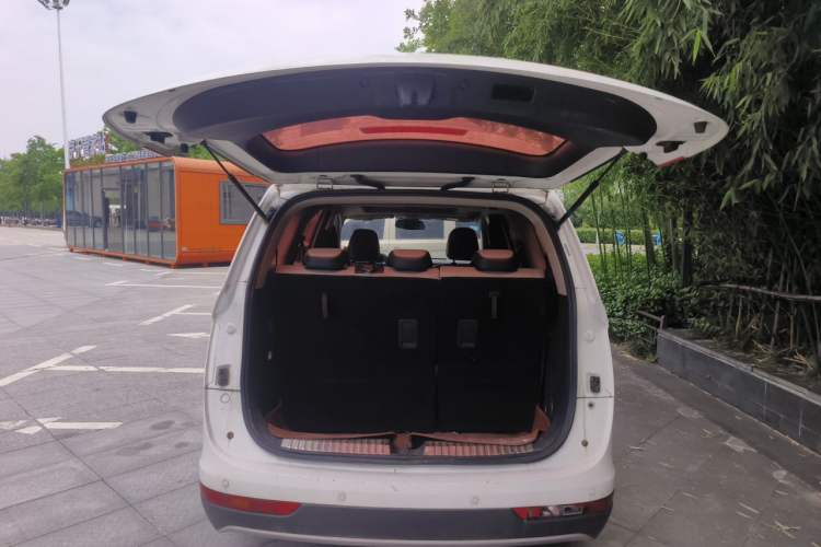 Used Baojun 730 2017 1.5T DCT Flagship Model 7 Seats China V Emission Standard Trunk