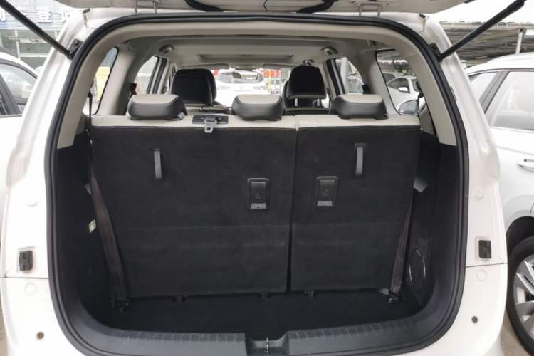 Used Baojun 730 2017 1.5T DCT Flagship Model 7 Seats China V Emission Standard Trunk