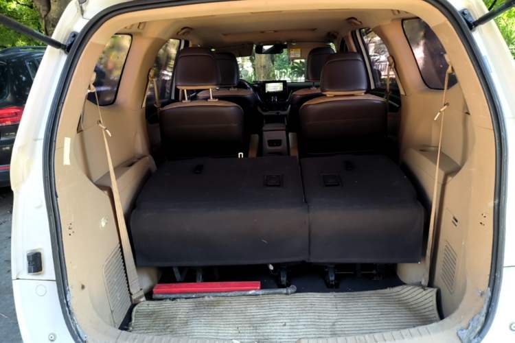 Used Baojun 730 2017 1.8L iAMT Prestige Version 7 Seats Trunk