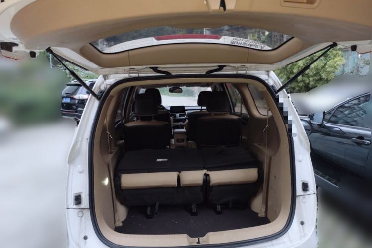 Used Baojun 730 2017 1.8L iAMT Prestige Version 7 Seats Trunk