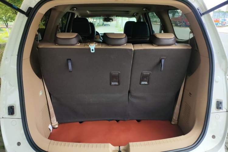 Used Baojun 730 2017 1.5T Manual Luxury Version 7 Seats Trunk